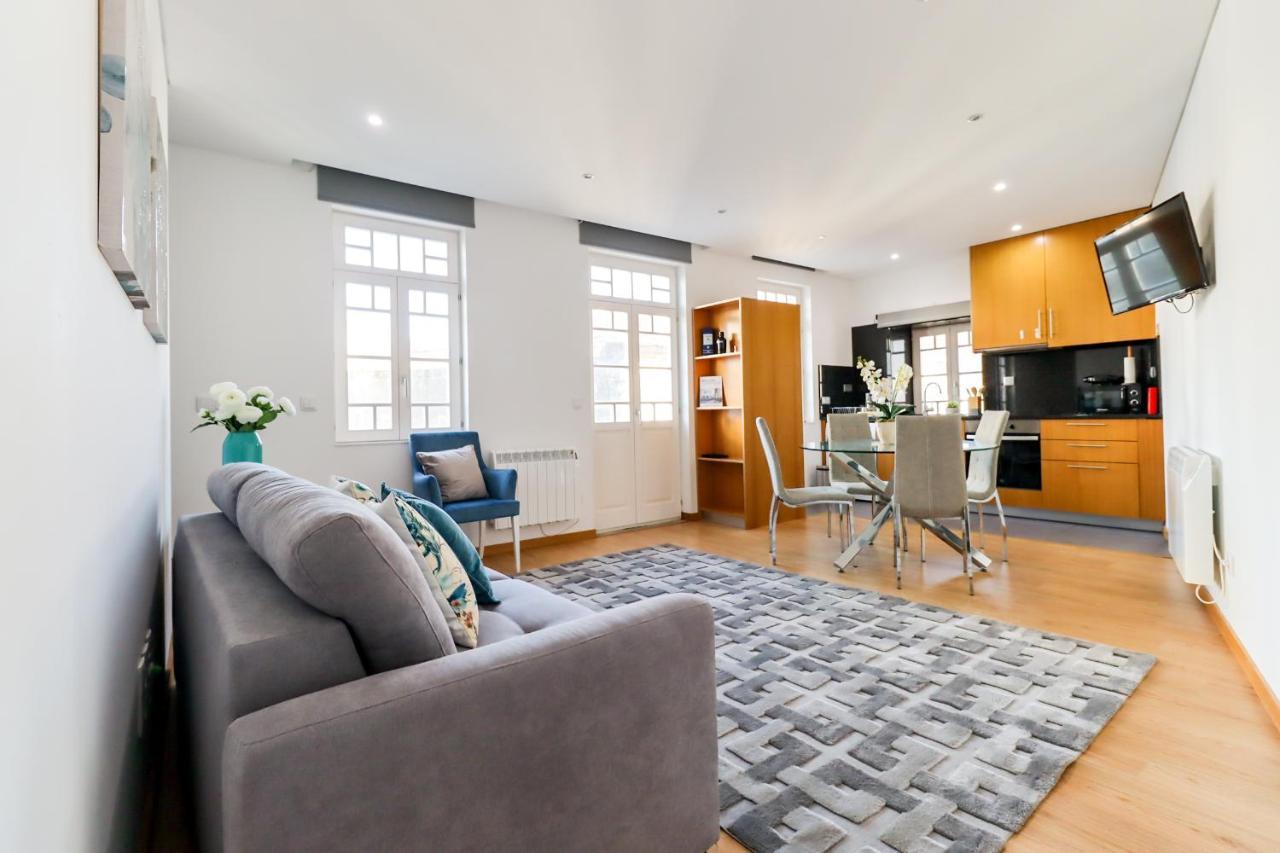 Sao Domingos Apartment - Viana City Centre เวียนา โด กัสเตโล ภายนอก รูปภาพ